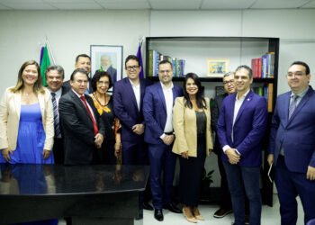 Ministro Luiz Marinho visita a Superintendência do Trabalho no Recife
