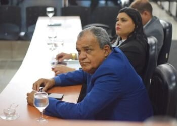 Hospital da Restauração tem seis elevadores quebrados e pacientes são levados nos braços para os andares superiores; equipamento de ressonância também não funciona, denuncia vereador de Chã Grande que trabalha na unidade hospitalar 