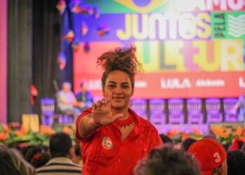 Deputada estadual Rosa Amorim enfrenta onda de críticas de eleitores após comemorar vitória do ditador venezuelano Nicolás Maduro 
