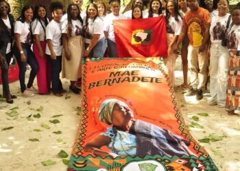 “Mãe Bernadete, presente”: comunidade defende legado um ano após crime