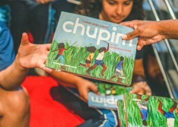 Itamar Vieira conversa com estudantes na Fliparacatu sobre Chupim