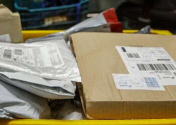 Correios alertam sobre golpe cobrando taxa para retirar encomenda