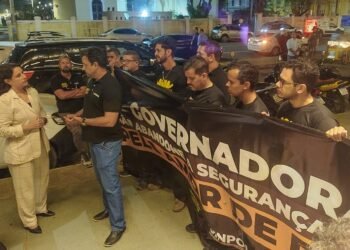 Raquel Lyra enfrenta protesto de Policiais Civis  no 18º Fórum Brasileiro de Segurança Pública