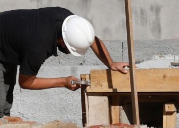 Mais de 60% de desligados que viraram MEI agiram por necessidade