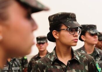 Mulheres poderão se alistar no serviço militar aos 18 anos