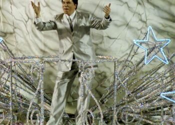 Corpo de Silvio Santos é sepultado em cemitério judaico de SP