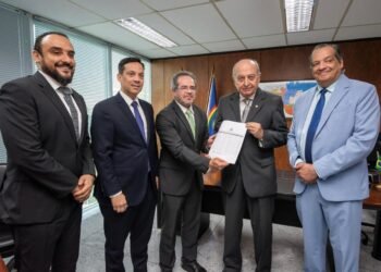 Justiça Eleitoral recebe do TCE-PE lista com 1.267 prefeitos e gestores públicos com contas julgadas irregulares; confira