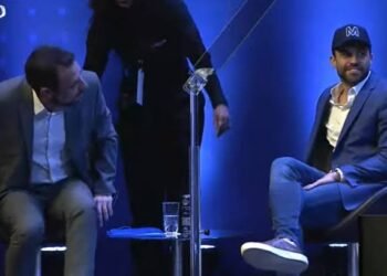 Pablo Marçal mostra carteira de trabalho a Boulos em debate e candidato do PSOL reage dando um tapa; veja o vídeo