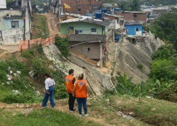 No Recife, MPPE vistoria áreas desapropriadas e de risco, ouvindo queixas da população