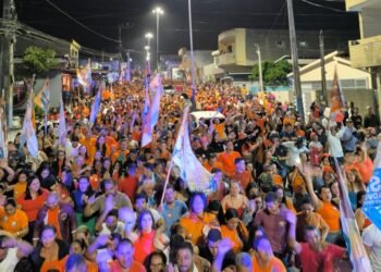 Comício seguido de grande passeata mostram força política de Sandro Advogado e Joel Gomes em Chã Grande