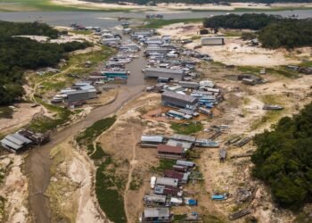 Prefeitura de Manaus começa a distribuir ajuda a afetados por seca