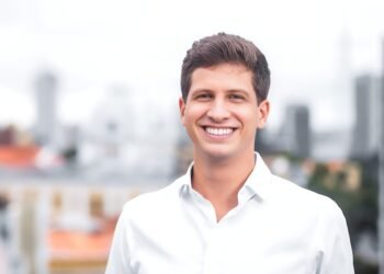 João Campos confirma favoritismo e é reeleito em primeiro turno para a prefeitura de Recife
