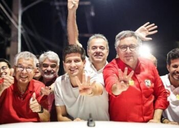 Na reta final da campanha, João Campos ensaia presença em candidaturas de aliados por PE