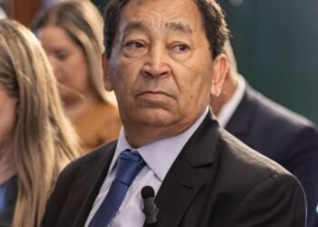 Prefeito e candidato à reeleição de Taboão da Serra (SP) é baleado