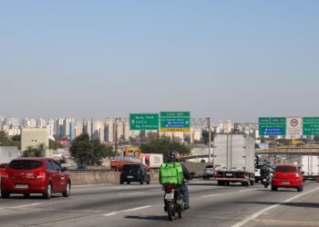 Três romeiros morrem atropelados na Dutra a caminho de Aparecida