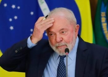 Lula sofre acidente doméstico e viagem à Rússia é suspensa