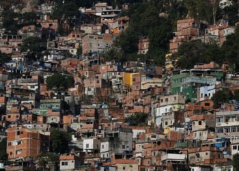 Criminosos sequestram cinco ônibus na zona norte do Rio de Janeiro