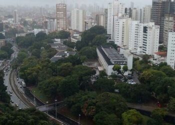 Bahia tem alerta de chuvas intensas e acumulada até esta quinta-feira Bahia tem alerta de chuvas intensas e acumulada até esta quinta-feira