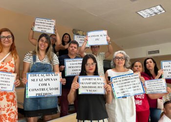 Liana denuncia crise na educação do Recife por falta de professores
