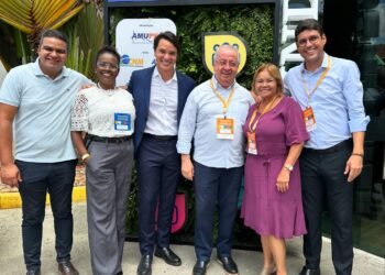Robson Motos participa de Seminário para Novos Gestores da AMUPE e fortalece aliança com o clã de Nadegi Queiroz em Gravatá