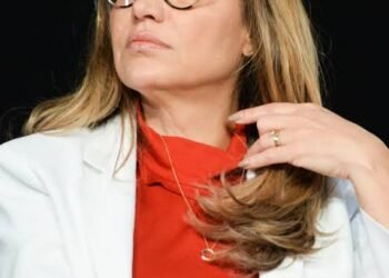 Comissão na Câmara aprova moção de repúdio contra Janja por xingamento a Elon Musk