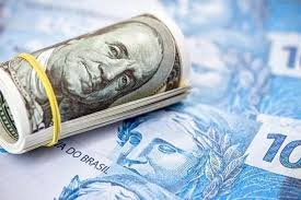 Dólar dispara e fecha a R$ 5,87, maior cotação em quase 4 anos e meio; Ibovespa cai