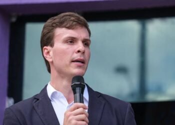 Mais informalidade, mais máquinas e menos força do trabalho: Miguel Coelho alerta para riscos da mudança na escala de trabalho de 6×1 para 4×3