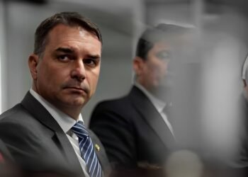 Flávio Bolsonaro: “Por mais que seja repugnante pensar em matar alguém, isso não é crime”