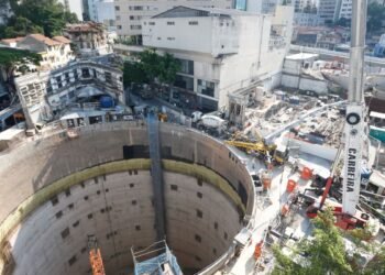 Desabamento abre cratera na Linha Laranja do Metrô de São Paulo