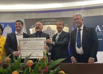 Alberto Feitosa concede Título de Cidadão Pernambucano ao médico Dr. Rossano Araújo
