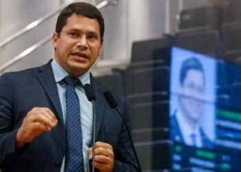 Pastor Júnior Tércio critica uso de armas de gel e chama responsabilidade dos pais