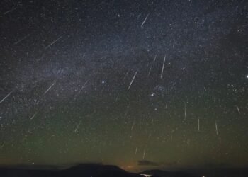 Última grande chuva de meteoros do ano ocorre na noite desta sexta