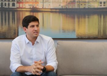 João Campos faz balanço de primeiro mandato e projeta o próximo em entrevista à Folha de Pernambuco