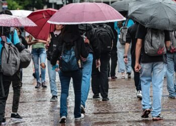 Sábado tem alertas para tempestade e calor extremo no país