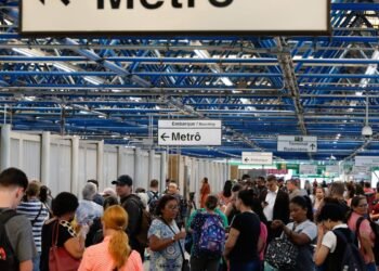 Metrô de SP retoma operação após alagamento de estação