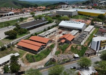 Gravatá: construção de escola no bairro Santa Luzia avança e já ultrapassa 50% de execução; obra está sendo erguida ao lado do terminal rodoviário