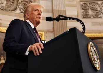 Trump anuncia fim de política  “de raça e gênero”, defende “construção de sociedade que não veja cores e baseada no mérito” e afirma que governo só reconhece os gêneros “masculino e feminino”
