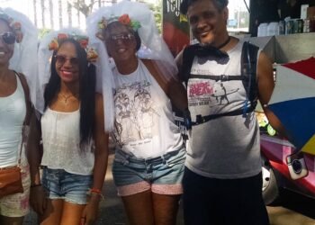 Festival em Brasília celebra diversidade em clima de carnaval