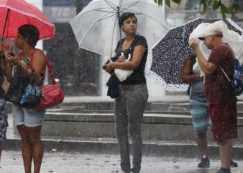 Inmet faz alerta para chuvas intensas em grande parte do país