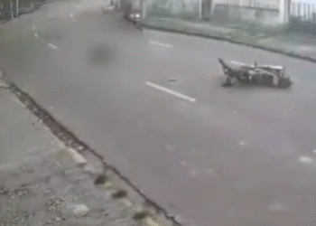 Motociclista cai na pista e morre atropelado por ônibus no Recife