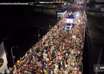 Bloco Meu Mel celebra três anos de alegria e tradição em Gravatá com ruas lotadas de foliões