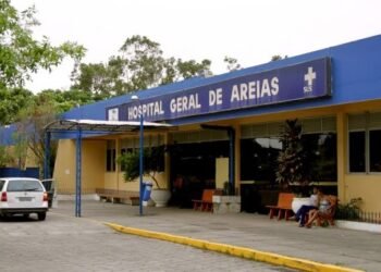 Vigilante reage a tentativa de roubo de arma em hospital no Recife e atinge criminoso durante troca de tiros; bandidos fogem