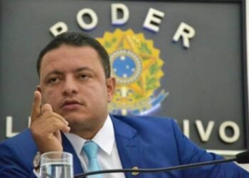 Justiça anula eleição da Mesa Diretora da Câmara de Gravatá, determina afastamento imediato de Léo do Ar da presidência, bloqueia R$ 1 milhão da Câmara e dá prazo de cinco dias úteis para nova eleição