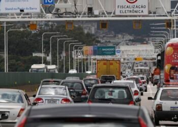 Rodovia Rio-Santos tem trânsito intenso após carnaval