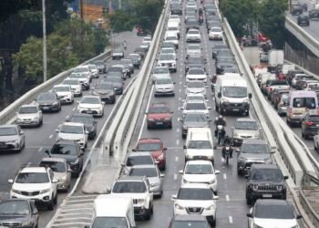 Rodovia dos Imigrantes tem tráfego lento no sentido capital paulista