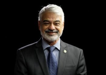 Humberto Costa assume PT e diz que prioridade é reeleger Lula