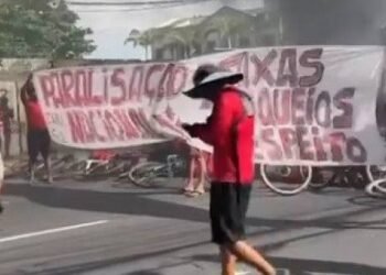 Entregadores de aplicativo realizam protesto e fecham vários pontos do Grande Recife