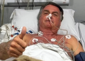 Bolsonaro passa por cirurgia de mais de 11 horas: ”sucesso”, diz Michele Bolsonaro passa por cirurgia de mais de 11 horas: ”sucesso”, diz Michele