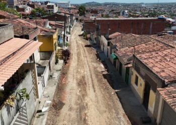 Secretaria de Obras de Gravatá prepara Rua Dom Ricardo para receber pavimentação