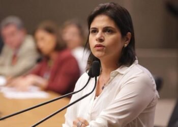 Priscila Krause, Fred Loyo e mais de 30 prefeitos anunciam saída do PSDB